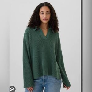 GAP Women's Deep Green V-Neck Sweater
